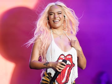 Karol G estrena "Mi ex tenía razón" con referencias a Anuel AA y guiños a Selena Quintanilla