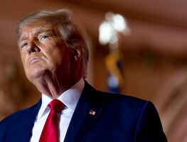 Hallan dos documentos clasificados en posesión de Donald Trump en Florida