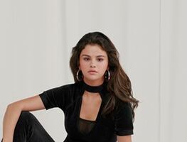 Selena Gomez cautiva con jeans y look braless en Manhattan