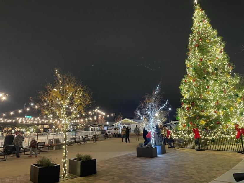 Desfile, castillos de hielo, luces: conoce Grapevine, la capital de la Navidad en Texas