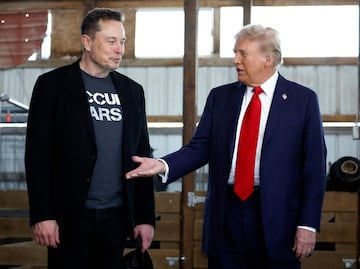 Trump aplaude polémicos correos a empleados federales ideados por Musk: "Si no contestan, quedan despedidos"