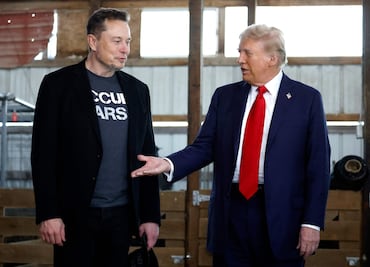 Trump aplaude polémicos correos a empleados federales ideados por Musk: "Si no contestan, quedan despedidos"