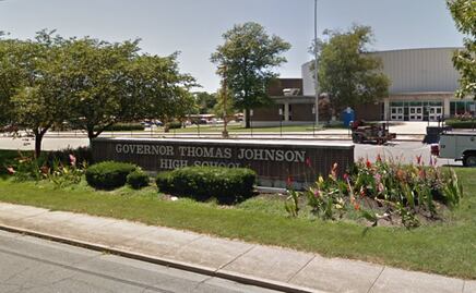 Escuela de EU causa polémica tras colgar bandera nazi en salón