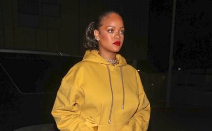 Rihanna deslumbra con figura en minifalda por West Hollywood
