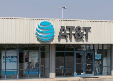 Clientes reportan falla masiva de AT&T en telefonía celular e internet