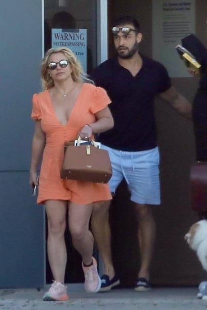 El minivestido naranja con el que cautivó Britney Spears en Los Ángeles