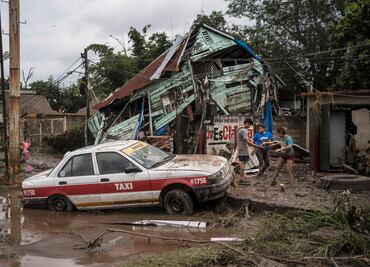 Devastación en Hidalgo, Puebla y Veracruz: socorristas luchan por abrir caminos tras lluvias históricas