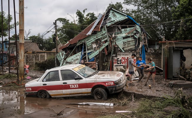 Devastación en Hidalgo, Puebla y Veracruz: socorristas luchan por abrir caminos tras lluvias históricas