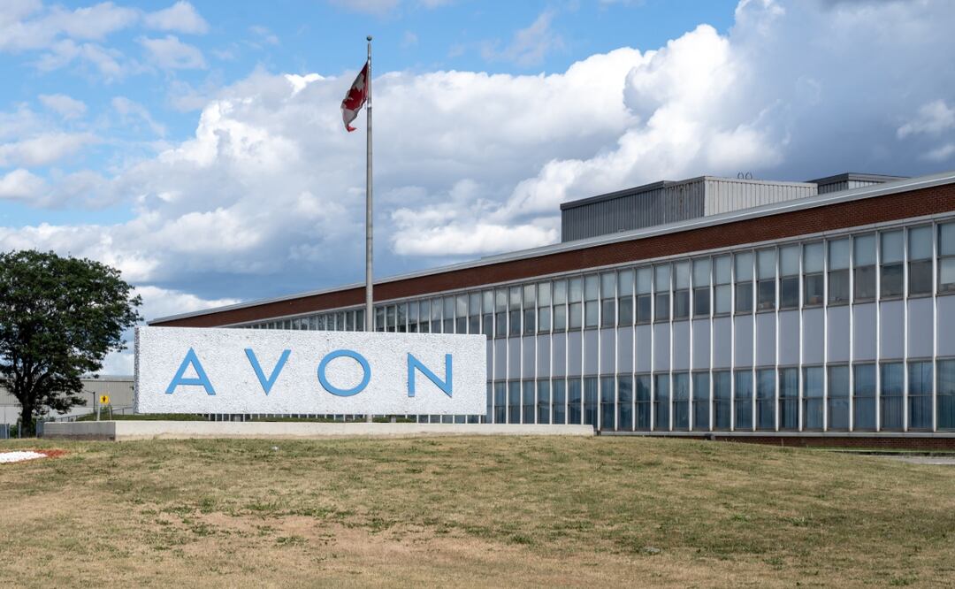 Avon se declara en quiebra. ¿Cerrará tiendas en México? Foto: iStock / JHVEPhoto