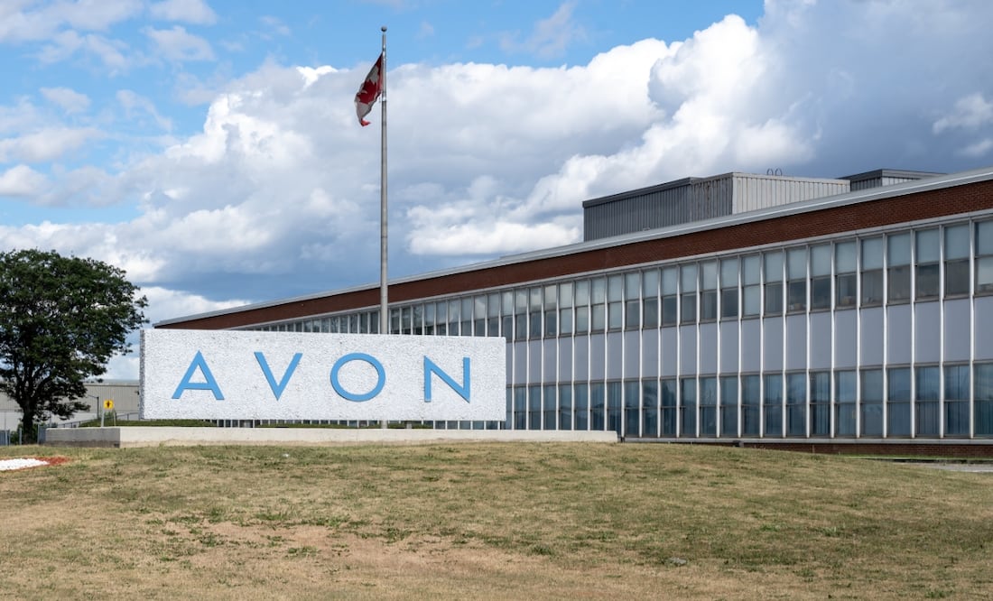 Avon se declara en quiebra. ¿Cerrará tiendas en México? Foto: iStock / JHVEPhoto