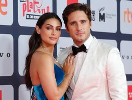 Novia de Diego Boneta destila glamour con vestido de terciopelo en Madrid