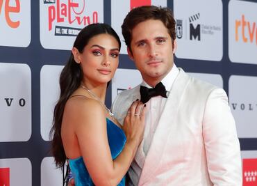 Novia de Diego Boneta destila glamour con vestido de terciopelo en Madrid