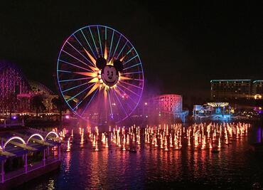 ¿Cuánto cuesta el shuttle del Cross Border Xpress a Anaheim?
