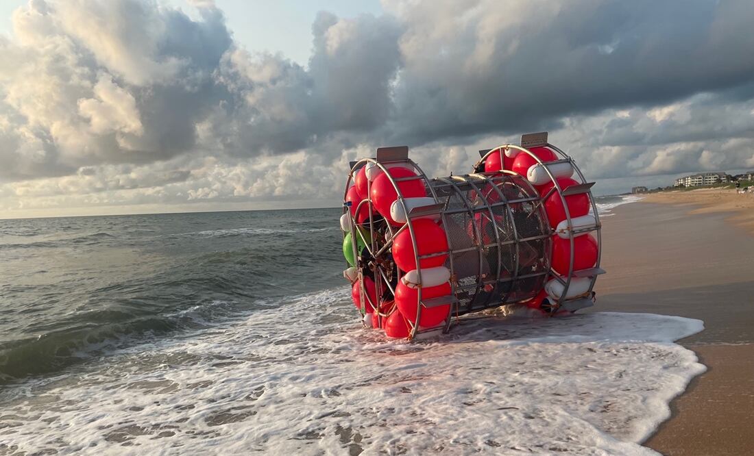Detienen en Florida a hombre que intentaba cruzar el Océano Atlántico en una ‘rueda de hámster’. Foto: EFE