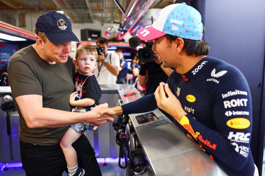 Elon Musk apoyó a Checo Pérez en la F1 de Miami. Foto: AFP