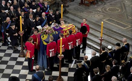 Hombre que se acercó a féretro de la reina Isabel quería ver si estaba muerta
