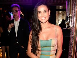A los 59 años, Demi Moore destiló belleza con traje de baño en Grecia