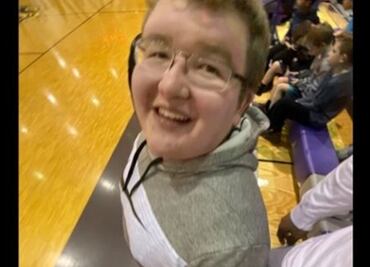 Muere joven tras asistir a fiesta de fraternidad; bebió alcohol y tenía los ojos vendados