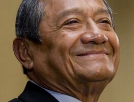 ¿Quién es Armando Manzanero y cuál es su trayectoria?