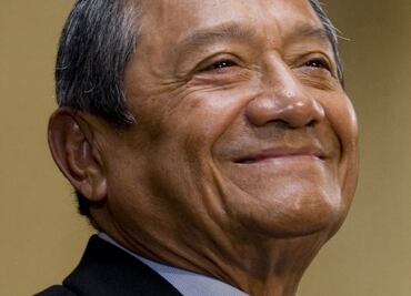 ¿Quién es Armando Manzanero y cuál es su trayectoria?