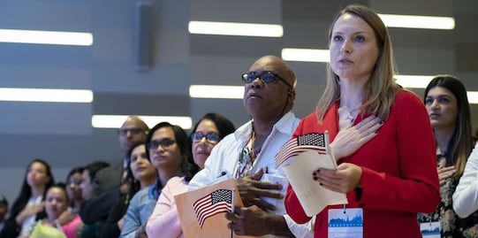 ¿Cuántos años de residencia se requieren para tramitar la ciudadanía?