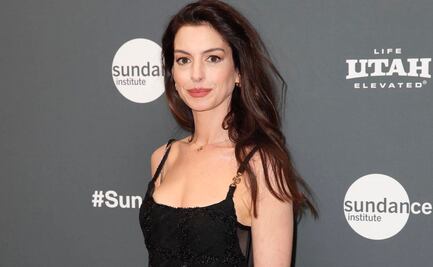 El minivestido de oro con el que Anne Hathaway impresionó en París