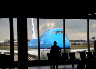 Tragedia en aeropuerto. Una persona pierde la vida tras ser succionada por el motor de avión