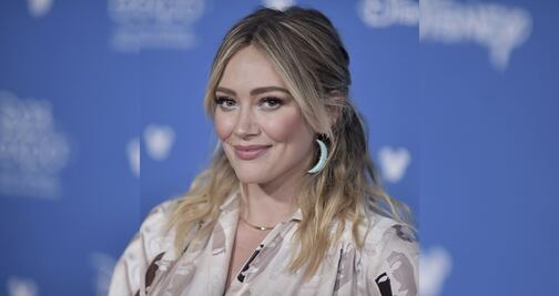 Hilary Duff deslumbra con traje de baño en playa de Hawái