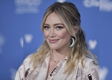 Hilary Duff deslumbra con traje de baño en playa de Hawái