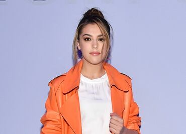 Sistine Stallone luce esbelta figura con bodysuit lencero de encaje