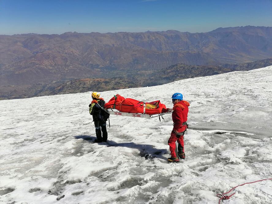 Hallan momificado a estadounidense desaparecido hace 22 años en nevado de Perú. Handout / Peruvian National Police / AFP