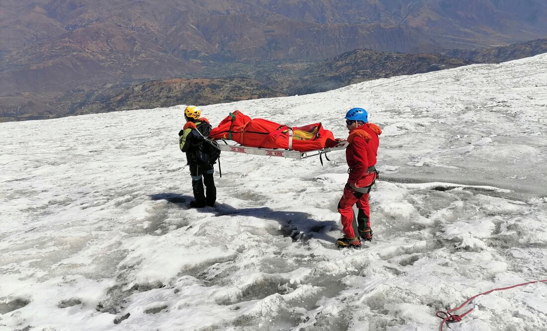 Hallan momificado a estadounidense desaparecido hace 22 años en nevado de Perú. Handout / Peruvian National Police / AFP