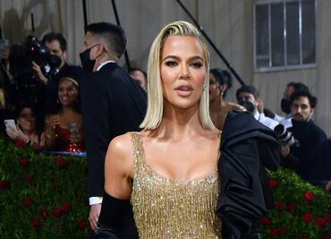 Khloé Kardashian presume abdomen ‘irreal’ en bikini rosa