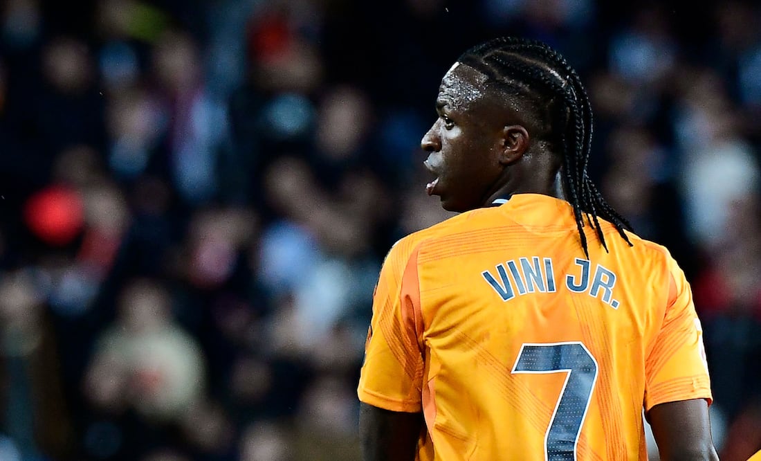 Vinícius sancionado: se perderá dos partidos clave en LaLiga (Photo by JOSE JORDAN / AFP)