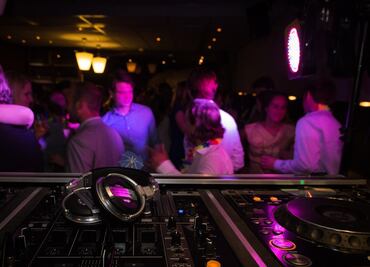 Condenan megafiesta realizada en plena pandemia en Chicago