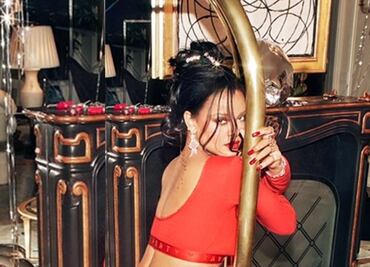 Rihanna conquista con leggings rojos en sesión de impacto