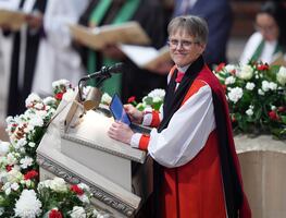 Obispa "valiente" responde a Trump: "No voy a disculparme por pedir misericordia para los demás"