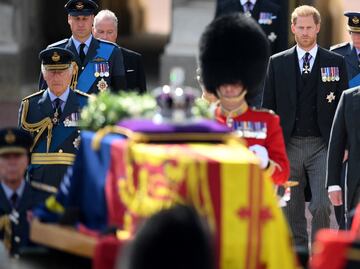 Féretro de Isabel II llega al Parlamento británico