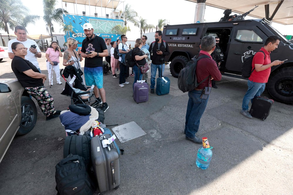 Violencia en Jalisco deja más de 1000 turistas atrapados 24 horas en el Zoológico de Guadalajara; "No había condiciones para que regresaran a carretera", afirma director. Foto: Ulises RUIZ / AFP
