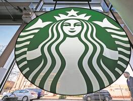 Starbucks pagará multa de 25.6 millones de dólares por el despido injusto de una empleada blanca tras incidente racial