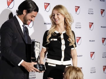 Mexicano Carlos Vela, el futbolista del año en EU