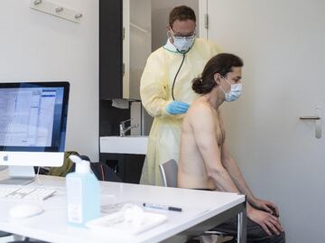 "Coronavirus puede transmitirse cuando las personas hablan y respiran"