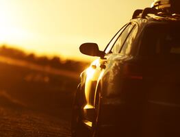 Niña de un año fallece tras horas encerrada en coche bajo intenso calor