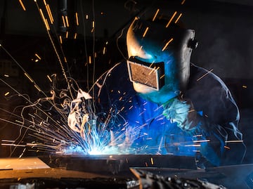 Perspectivas salariales: ¿Cuánto gana un soldador en Estados Unidos por hora y año?