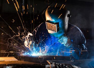 Perspectivas salariales: ¿Cuánto gana un soldador en Estados Unidos por hora y año?