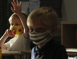 Miles de alumnos regresan a casa en Palm Beach tras casos de Covid