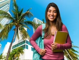 ¿Quieres estudiar y vivir en Miami? Esta beca ofrece todo pagado. Requisitos