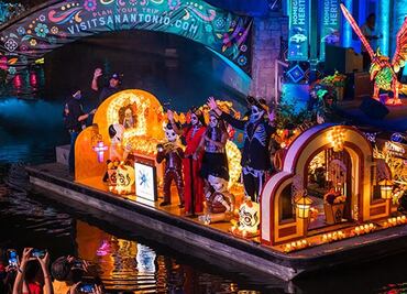 ¿Cuándo y cómo ver el Desfile de Día de Muertos en el River Walk de San Antonio?