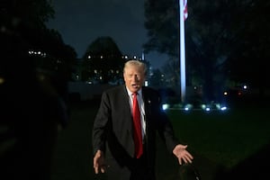 "Los correos de Epstein sacuden a Trump": Demócratas lo acusan de saber sobre los abusos y la Casa Blanca responde con furia