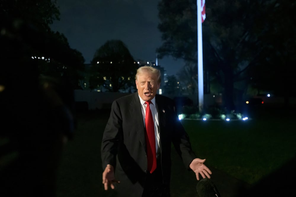 "Los correos de Epstein sacuden a Trump": Demócratas lo acusan de saber sobre los abusos y la Casa Blanca responde con furia (AP Photo/Rod Lamkey, Jr., File)